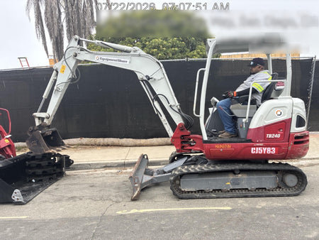 2021 TAKEUCHI TB240R