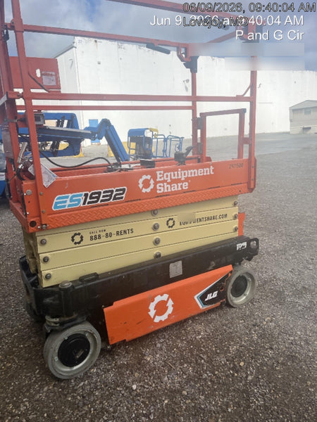 2023 JLG ES1932