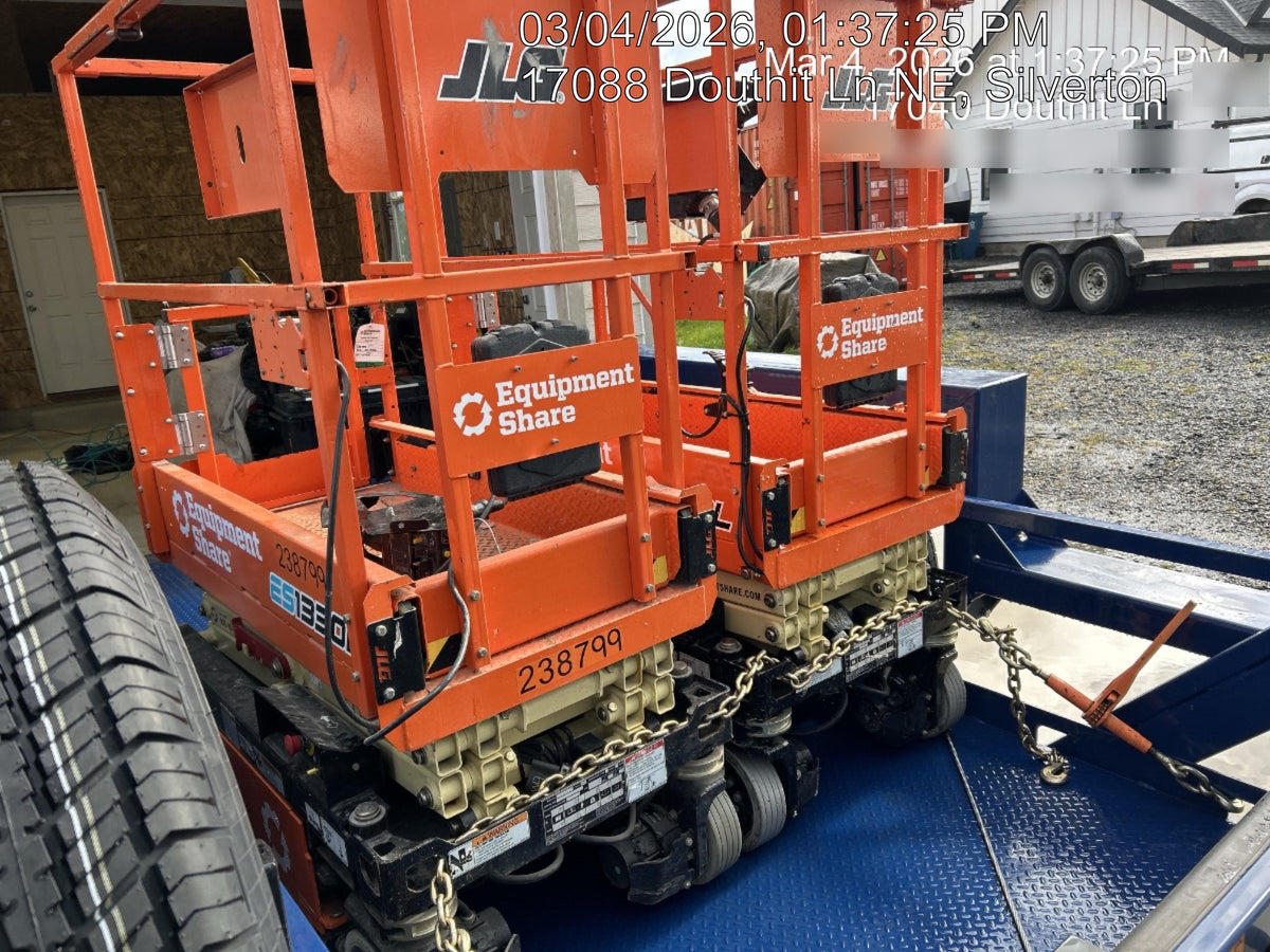 2022 JLG ES1330L