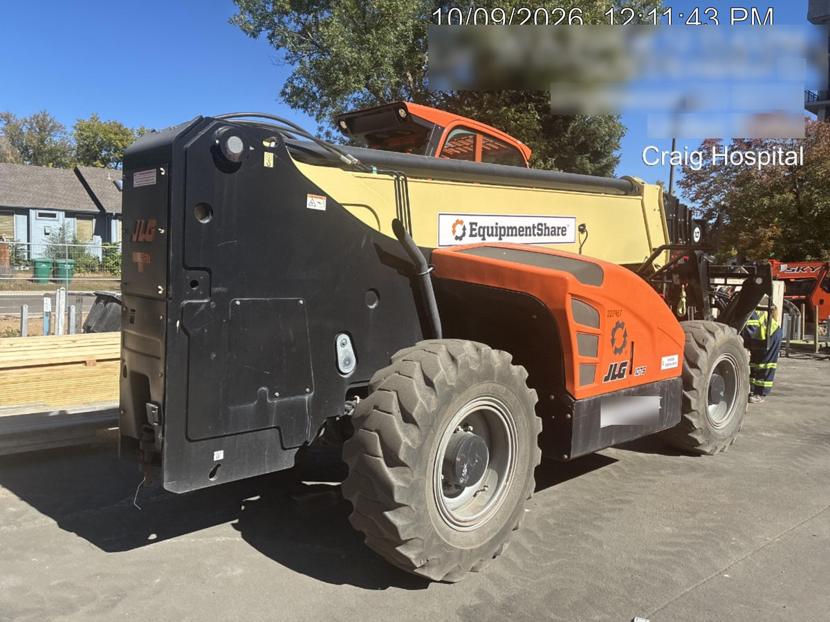 2022 JLG 1075