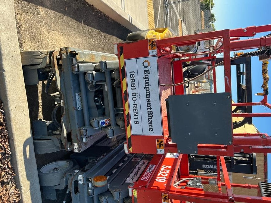 2020 Skyjack SJIII-3219 Solid NM Tires, Half height spring hinged entry gate, Dual Beacons, 800W Inverter