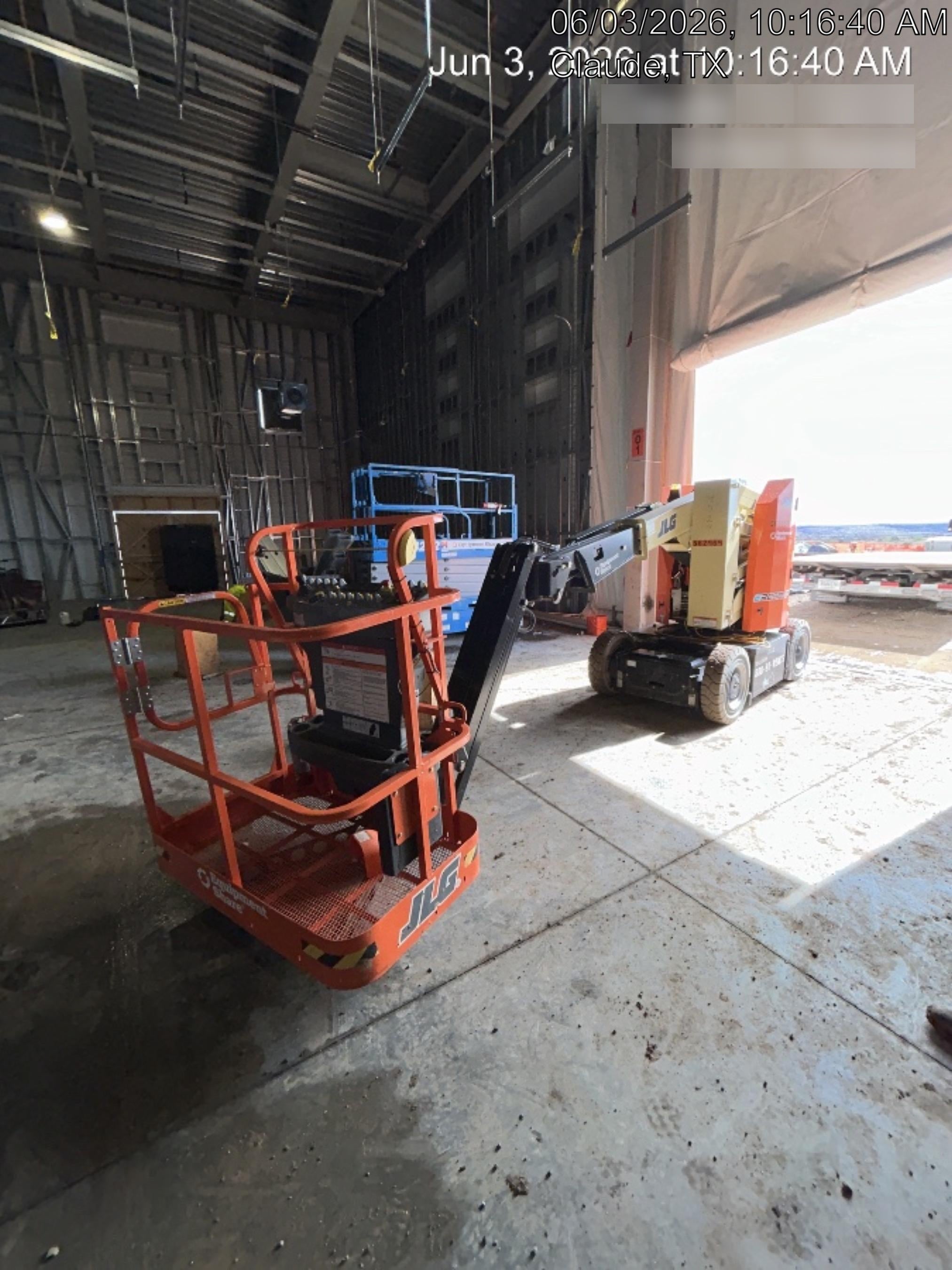2025 JLG E300AJP