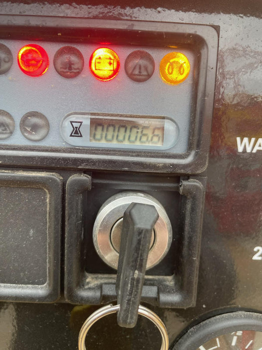 2021 Vac-Tron LP573XDT T4 Koehler Diesel Engine, 500 Gallon Debris Tank, x2 100 Gallon Water Tanks