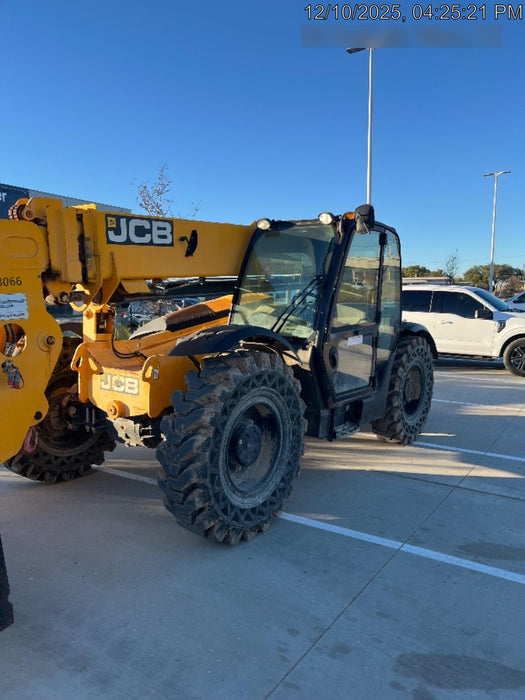 2019 JCB 509-42 74 HP w/CAB/HVAC, Beacon, Aux Hydraulics, Worklights, Solid Tires