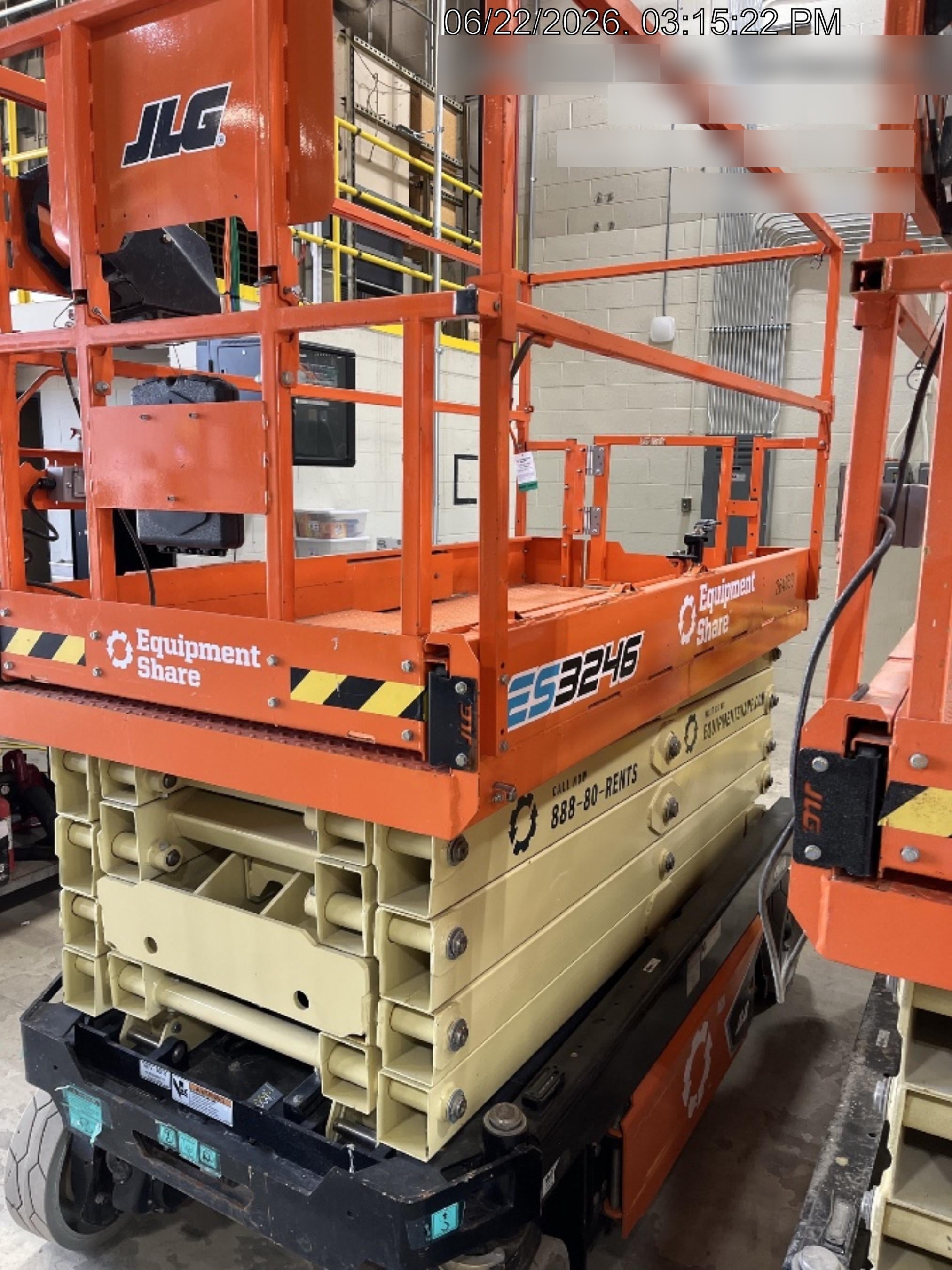 2022 JLG ES3246