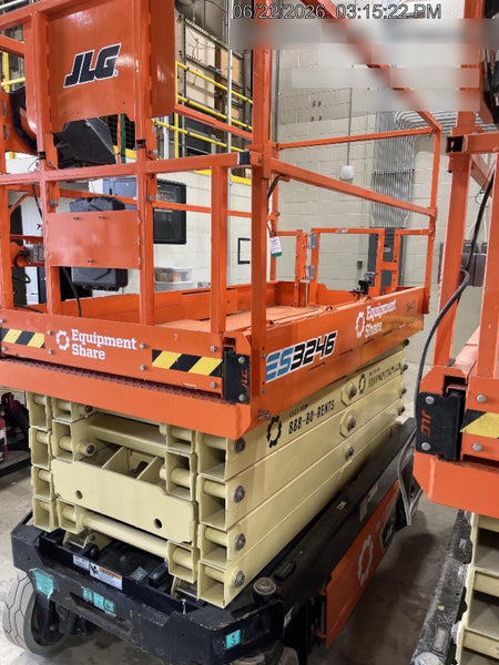 2022 JLG ES3246