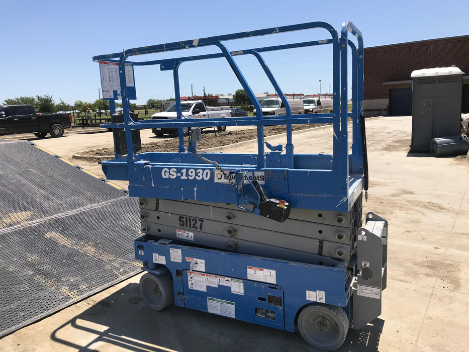 2019 Genie GS-1930 Fixed Rails with Chain Entry