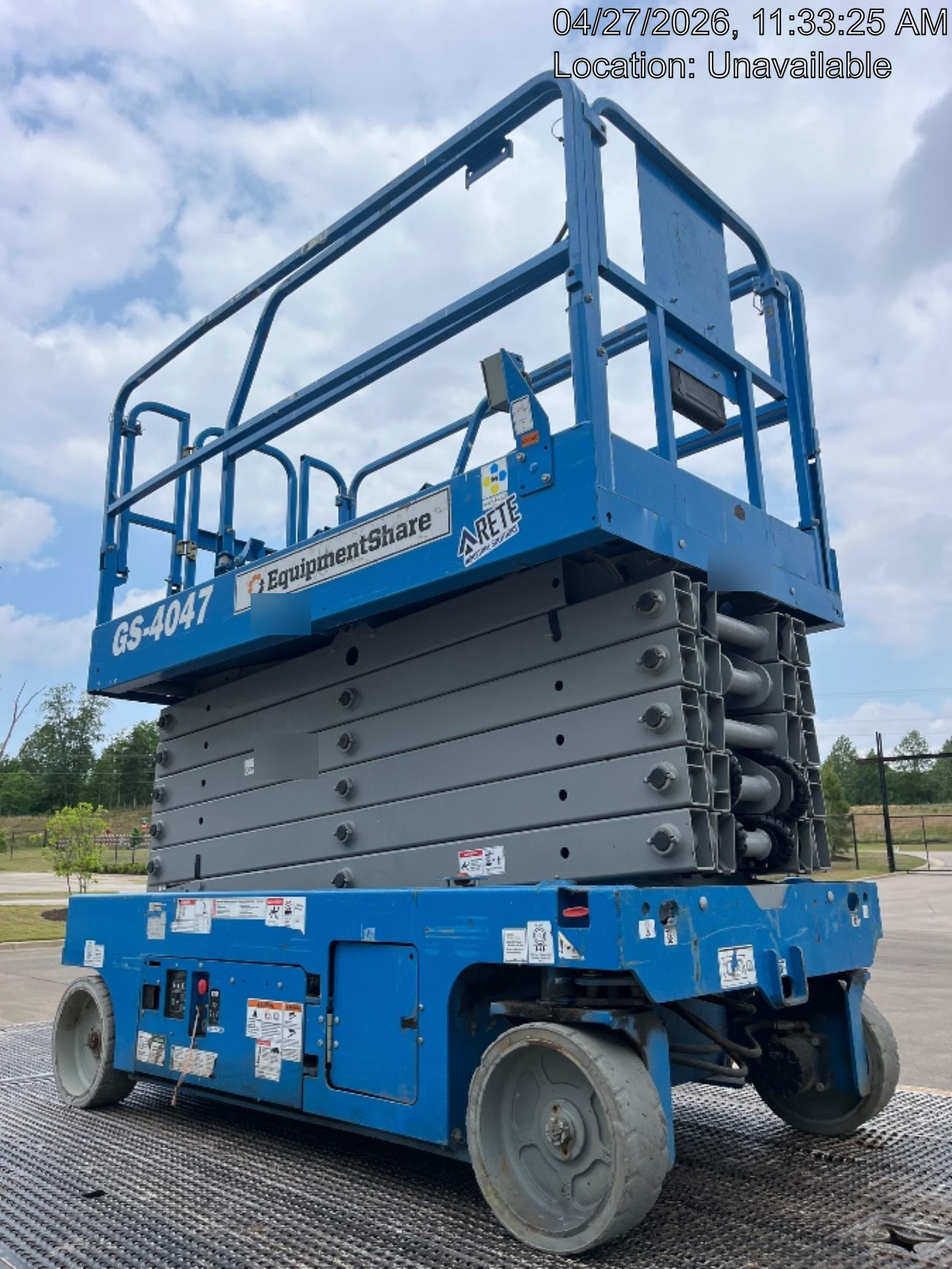 2019 Genie GS-4047 Folding rails with half height swing gate