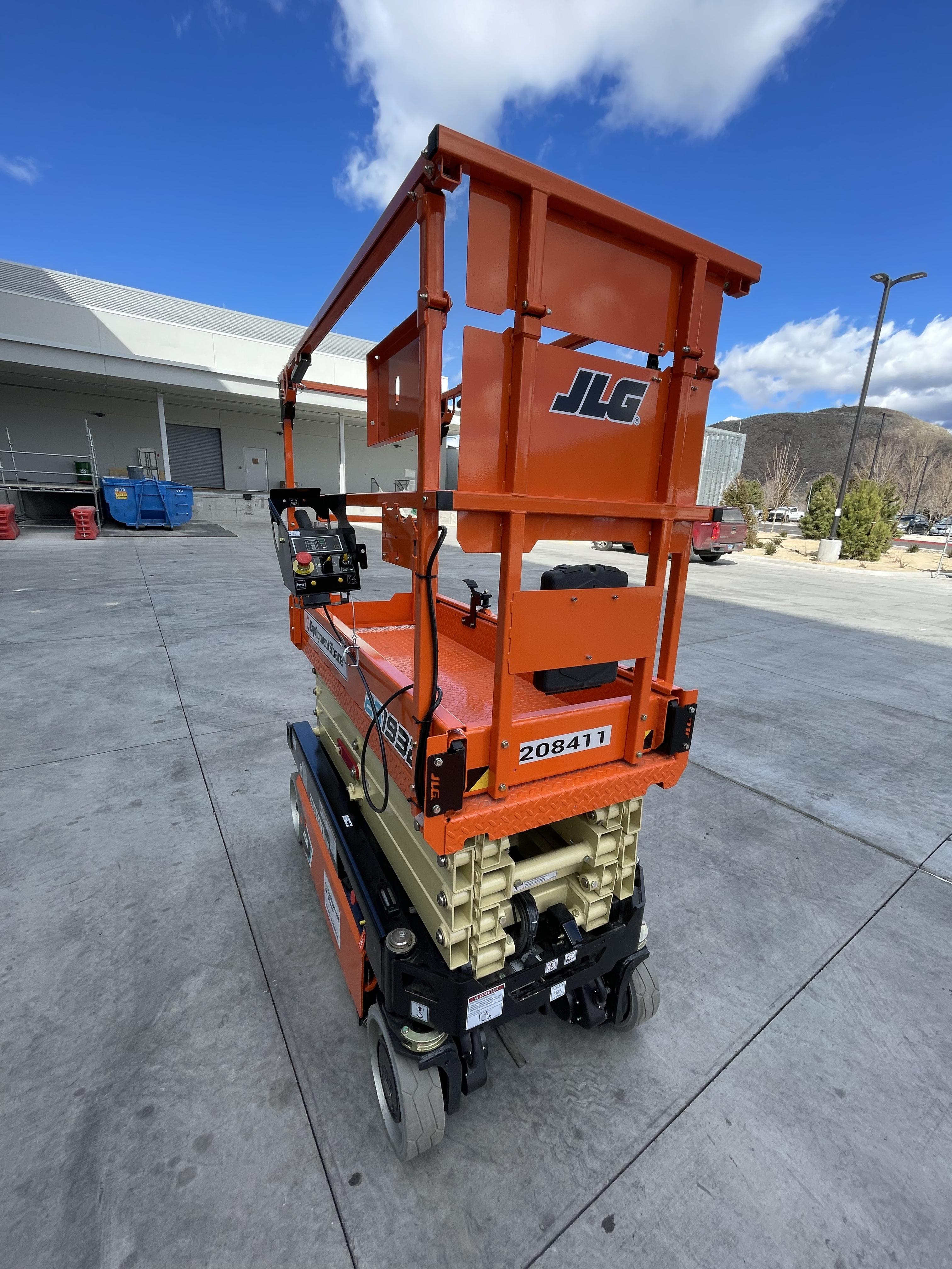 2022 JLG ES1932