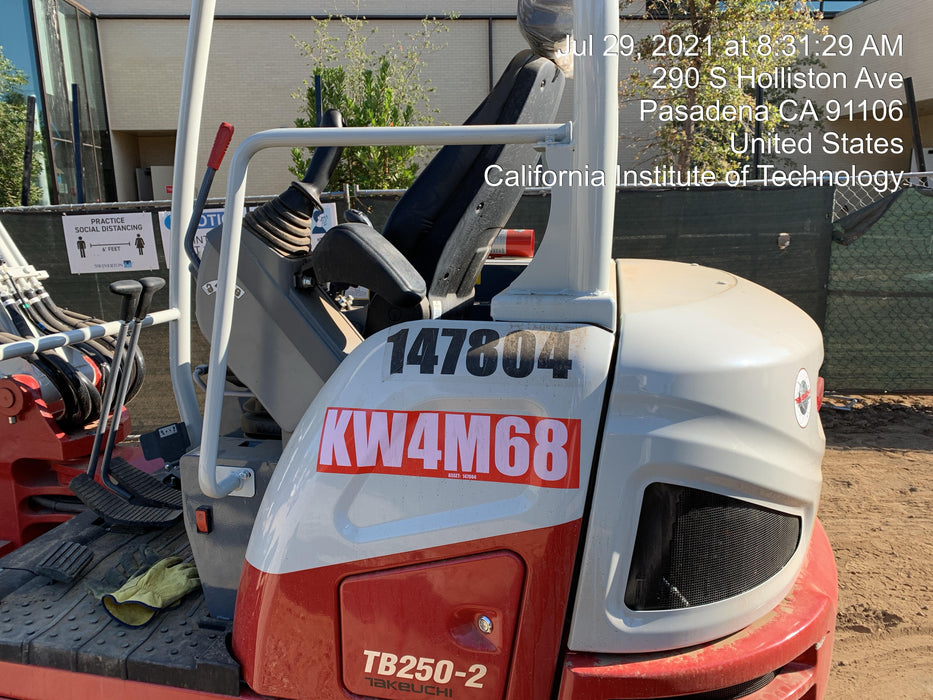 2021 TAKEUCHI TB250-2