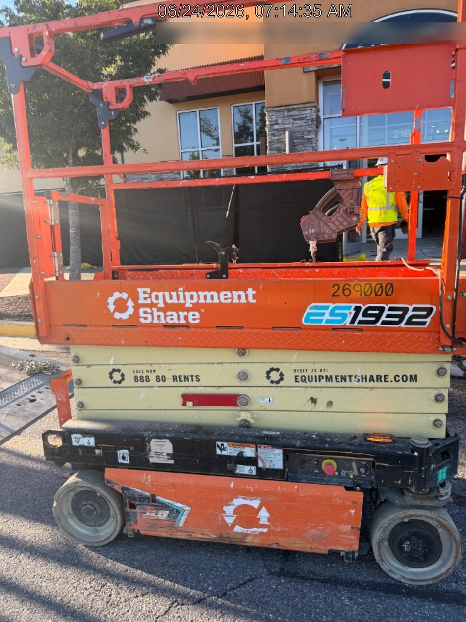 2022 JLG ES1932