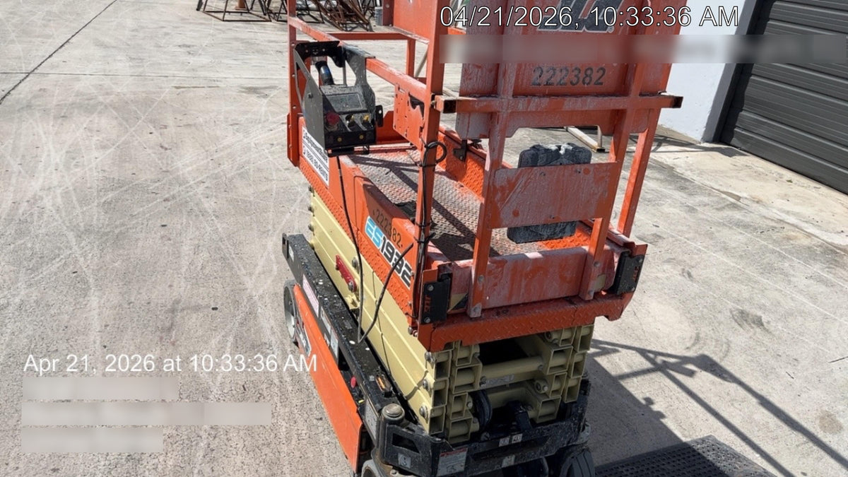 2022 JLG ES1932