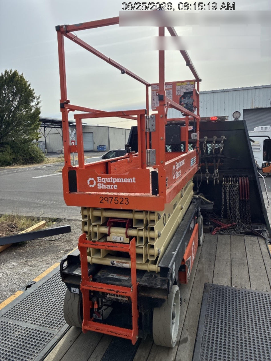 2023 JLG ES2632