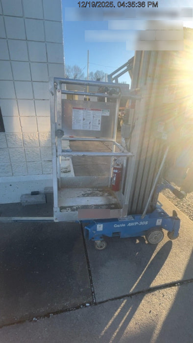 2019 GENIE AWP-30S