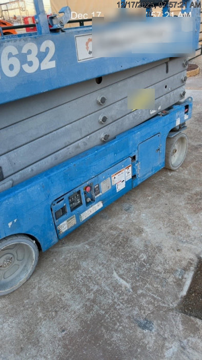 2019 Genie GS-2632 Folding rails with half height swing gate