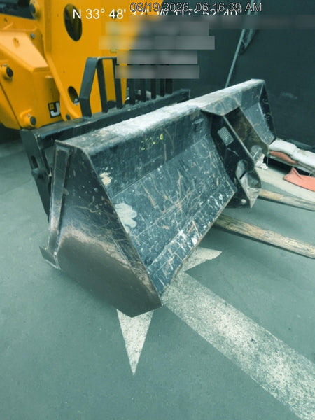 2022 JLG 1001100823