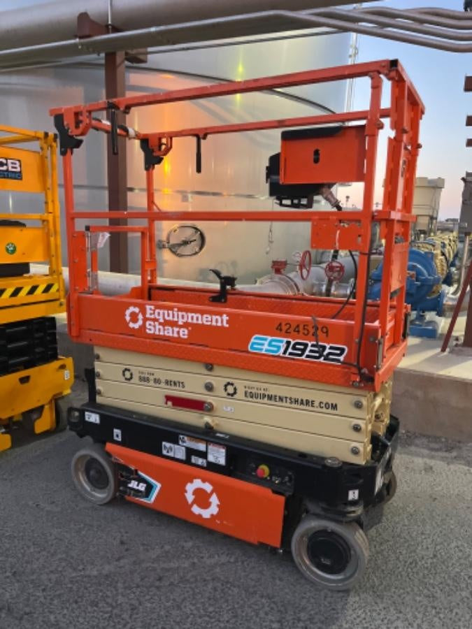 2024 JLG ES1932