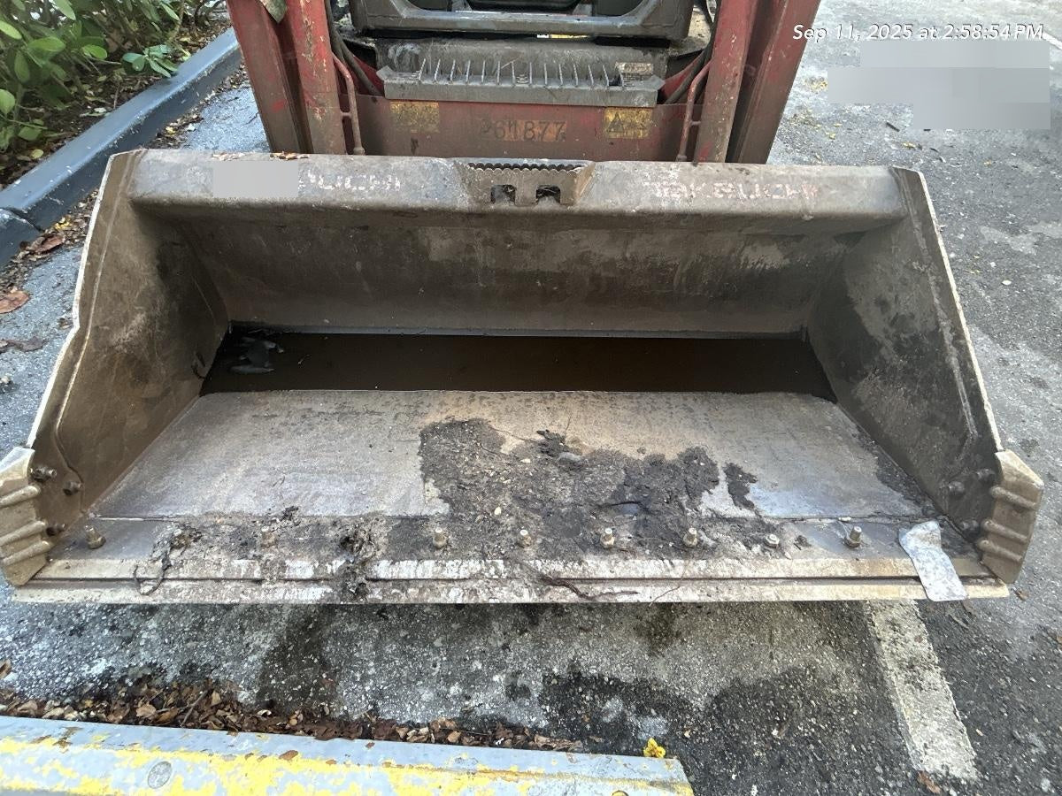2023 TAKEUCHI 67" Smooth Bucket - Takeuchi