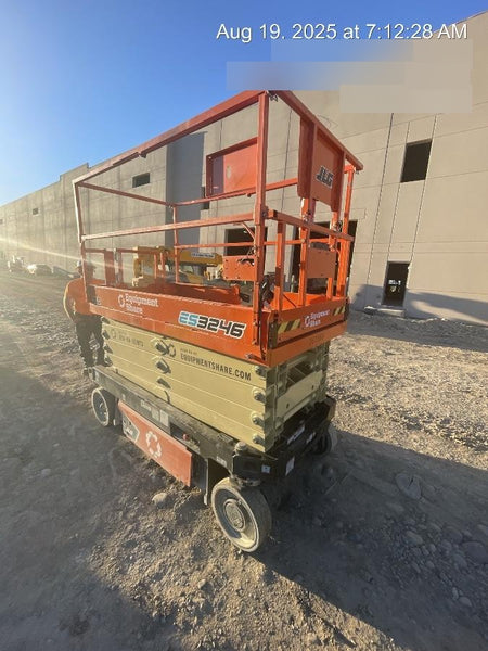 2022 JLG ES3246
