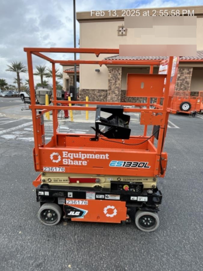 2022 JLG ES1330L