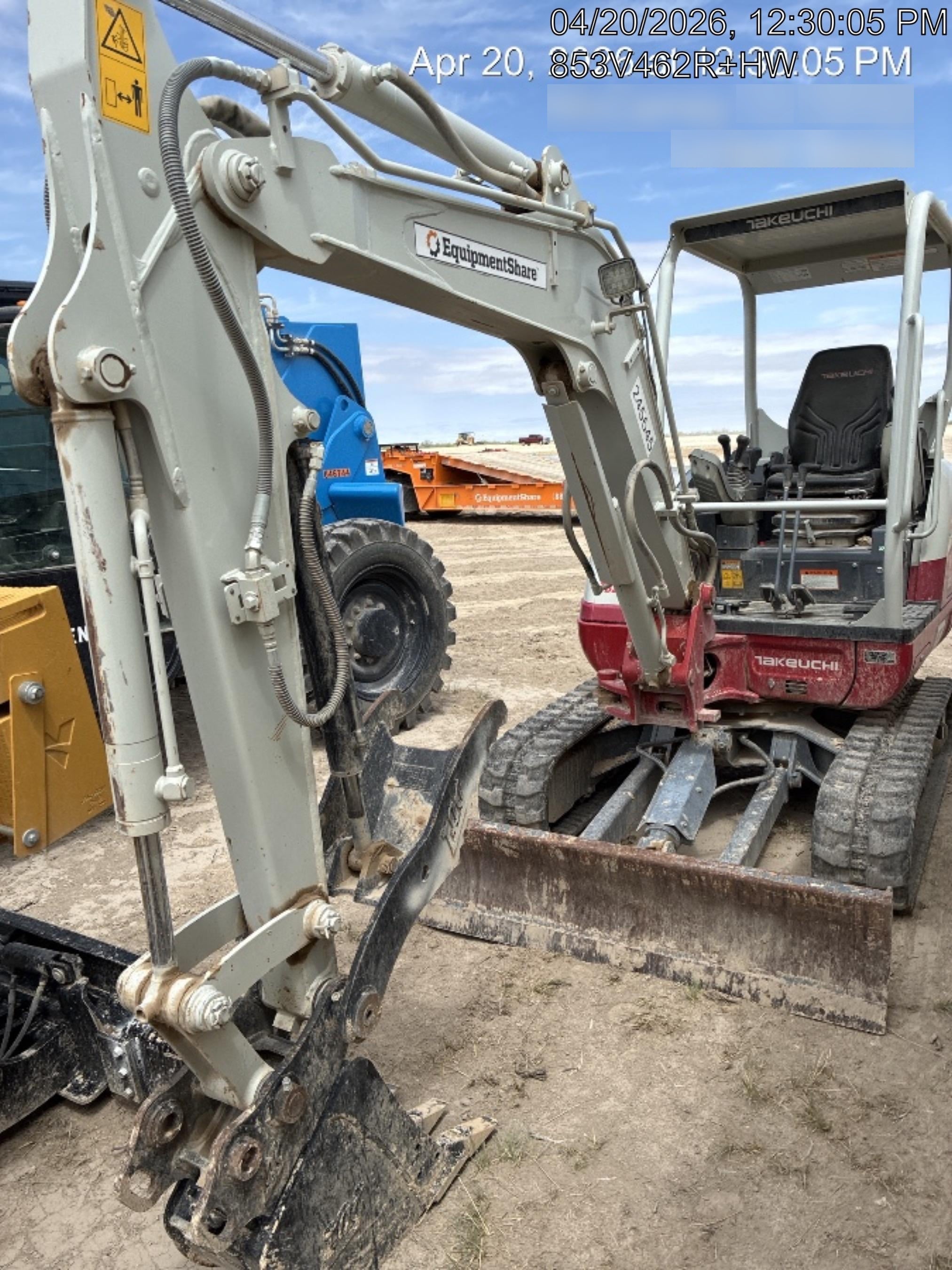 2022 TAKEUCHI TB235-2R