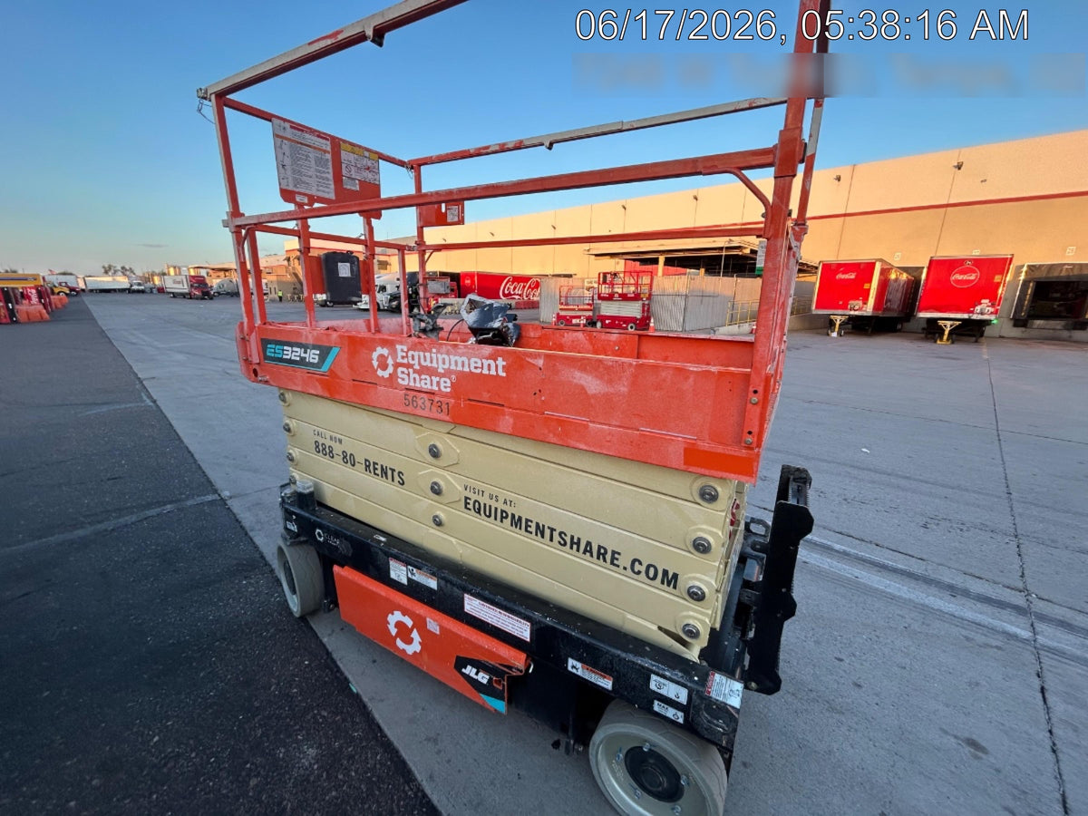2025 JLG ES3246