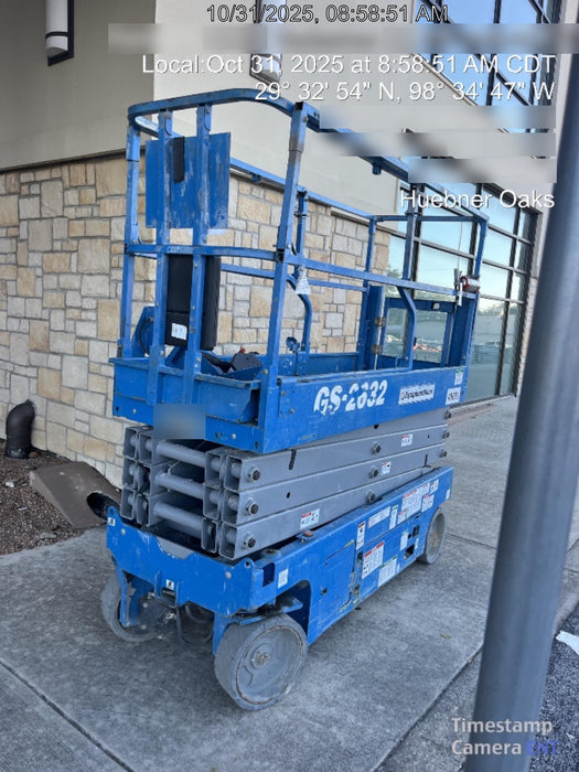 2019 Genie GS-2632 Folding rails with half height swing gate