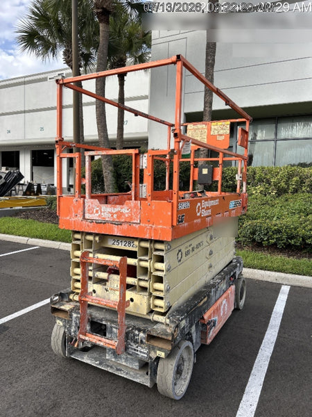 2022 JLG ES3246