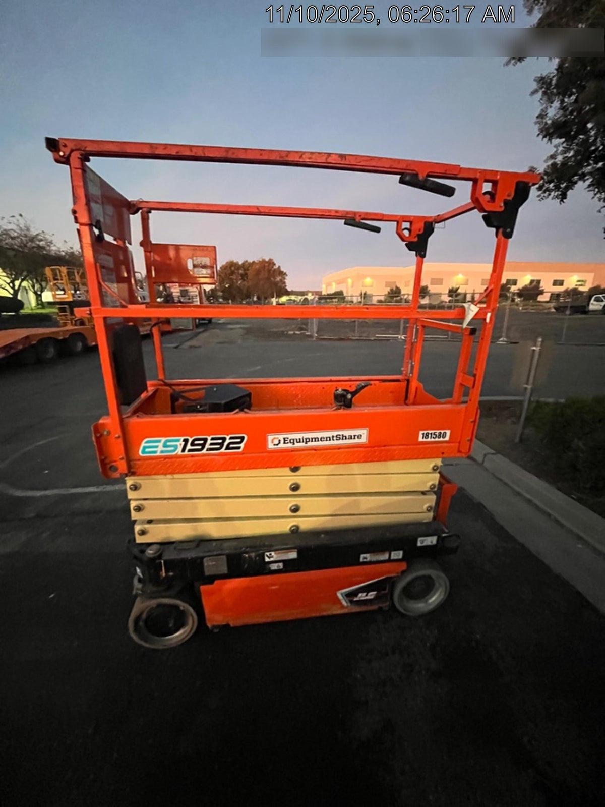 2021 JLG ES1932