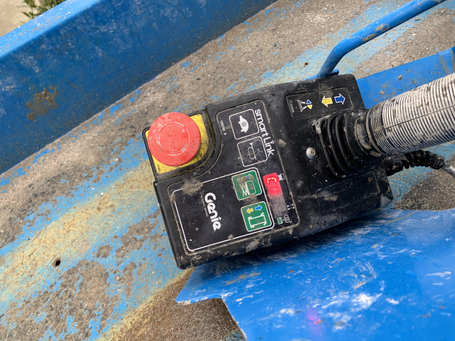 2019 Genie GS-3232 Folding rails with half height swing gate, 800 Amp Inverter