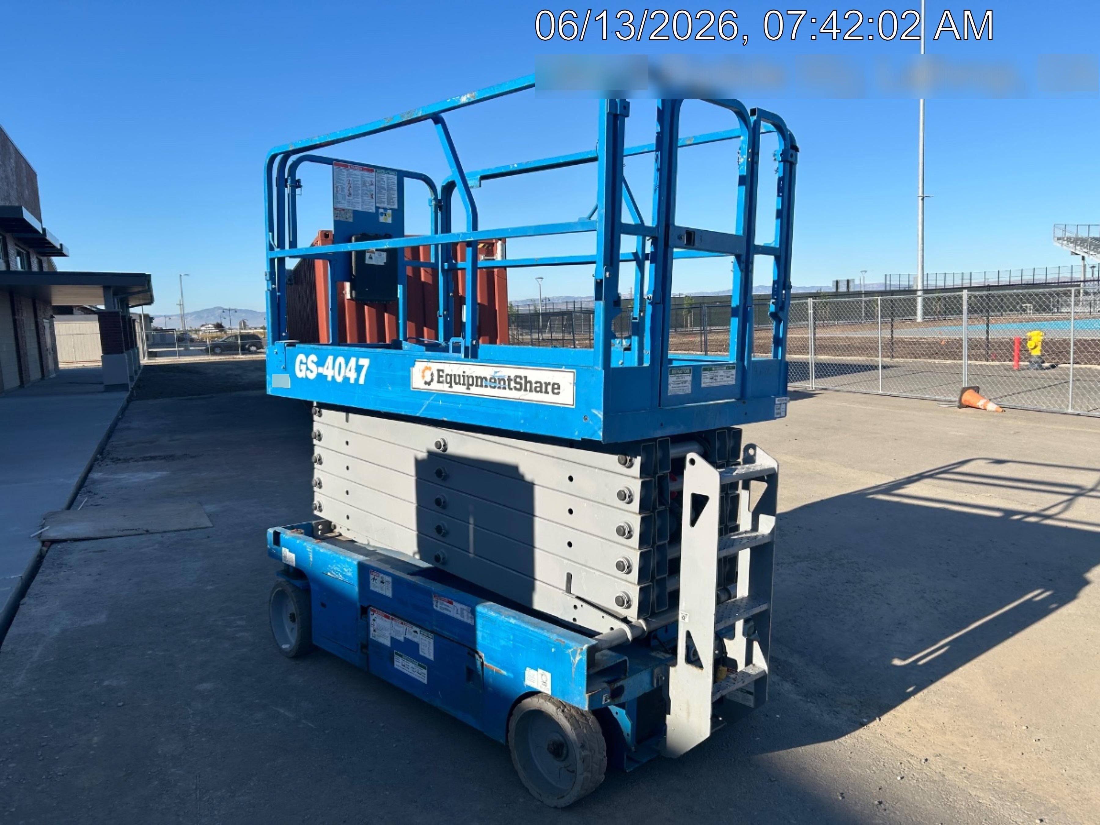 2019 Genie GS-4047 Folding rails with half height swing gate, 800W Inverter