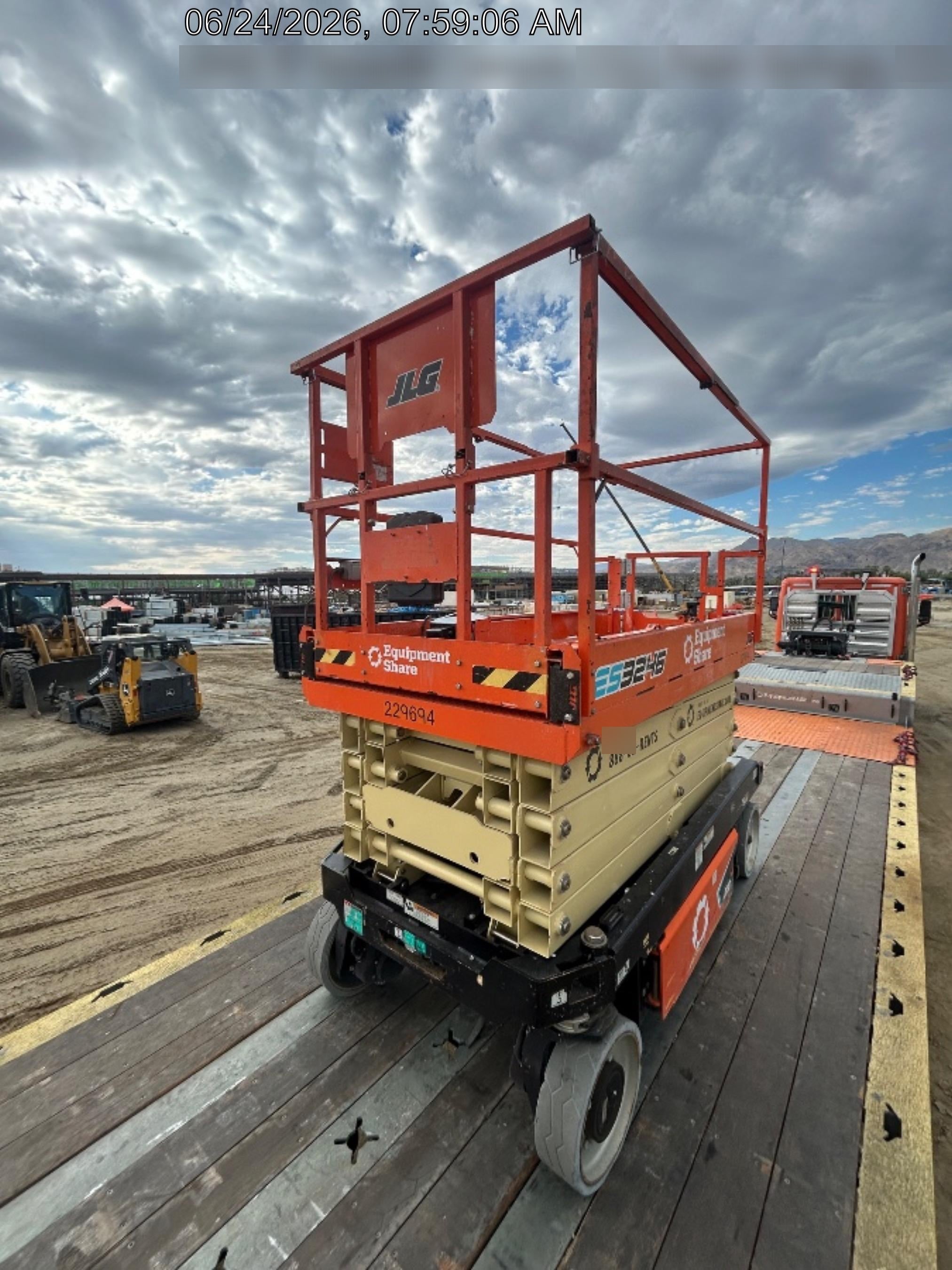 2022 JLG ES3246