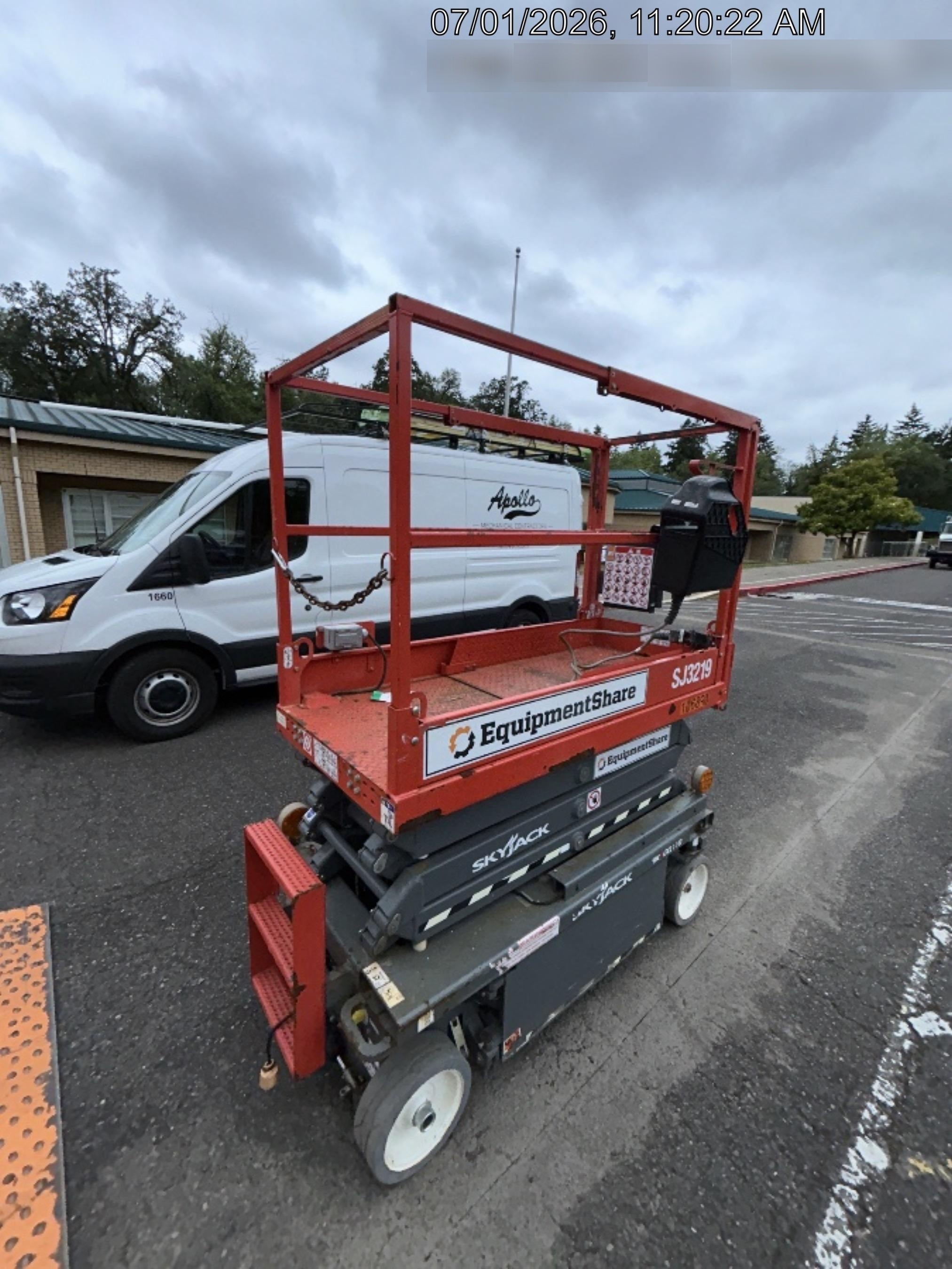 2020 Skyjack SJIII-3219 Solid NM Tires, Half height spring hinged entry gate, Dual Beacons, 800W Inverter