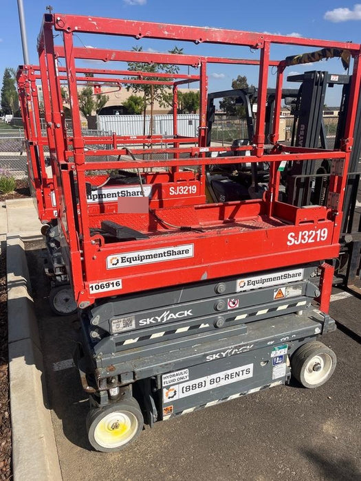 2020 Skyjack SJIII-3219 Solid NM Tires, Half height spring hinged entry gate, Dual Beacons, 800W Inverter