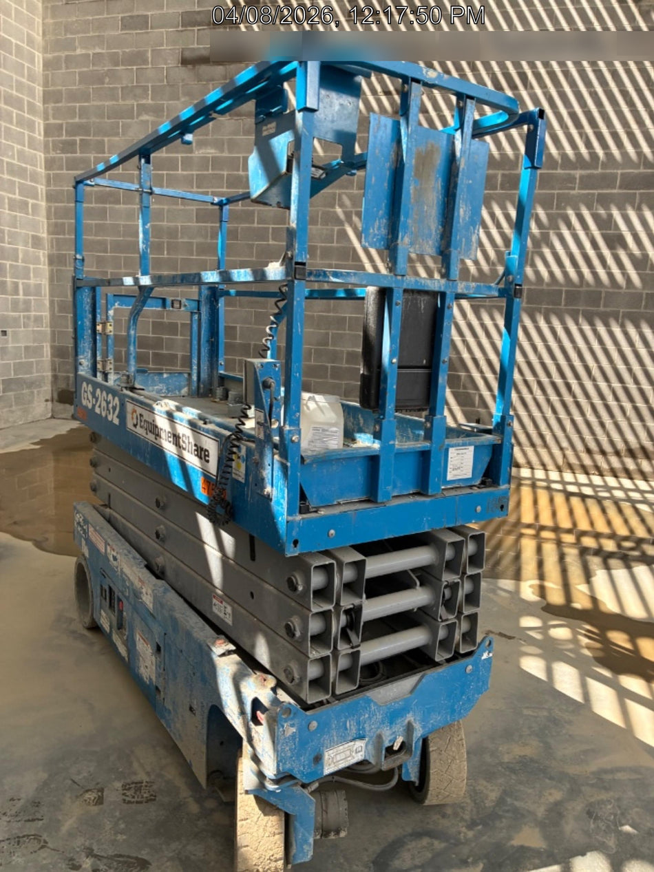 2019 Genie GS-2632 Folding rails with half height swing gate