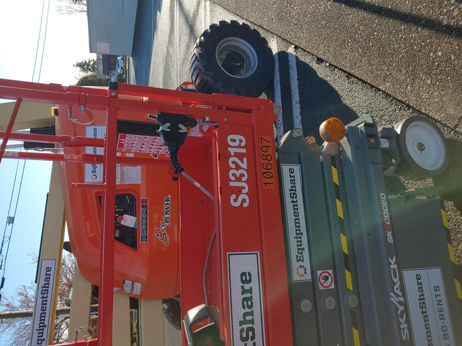 2020 Skyjack SJIII-3219 Solid NM Tires, Half height spring hinged entry gate, Dual Beacons, 800W Inverter