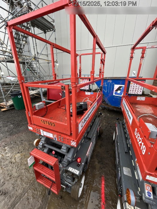 2020 Skyjack SJIII-3219 Solid NM Tires, Half height spring hinged entry gate, Dual Beacons, 800W Inverter