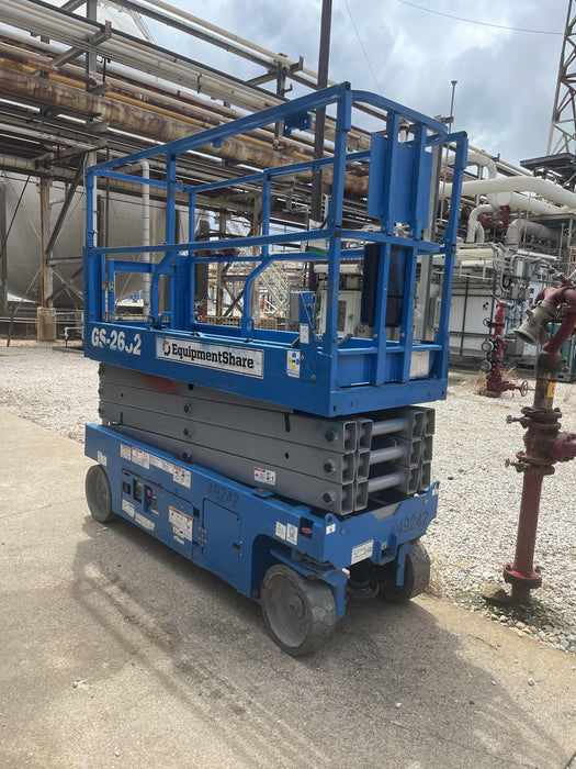 2019 Genie GS-2632 Folding rails with half height swing gate