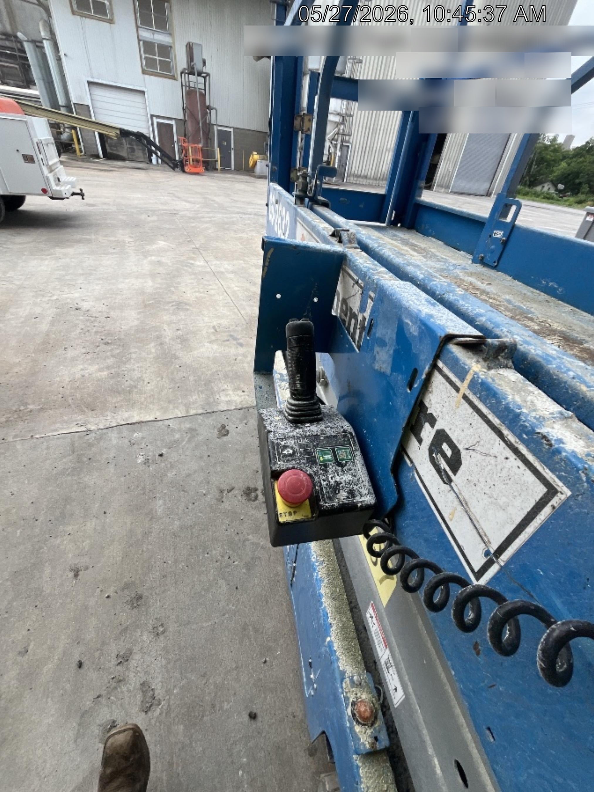 2019 Genie GS-2632 Folding rails with half height swing gate