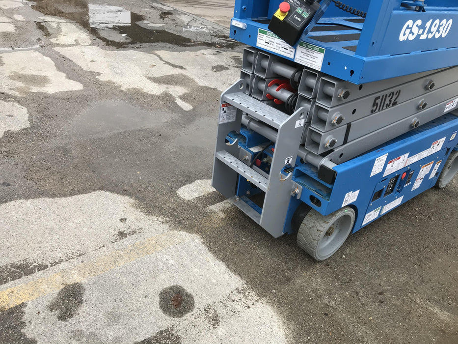 2019 Genie GS-1930 Fixed Rails with Chain Entry