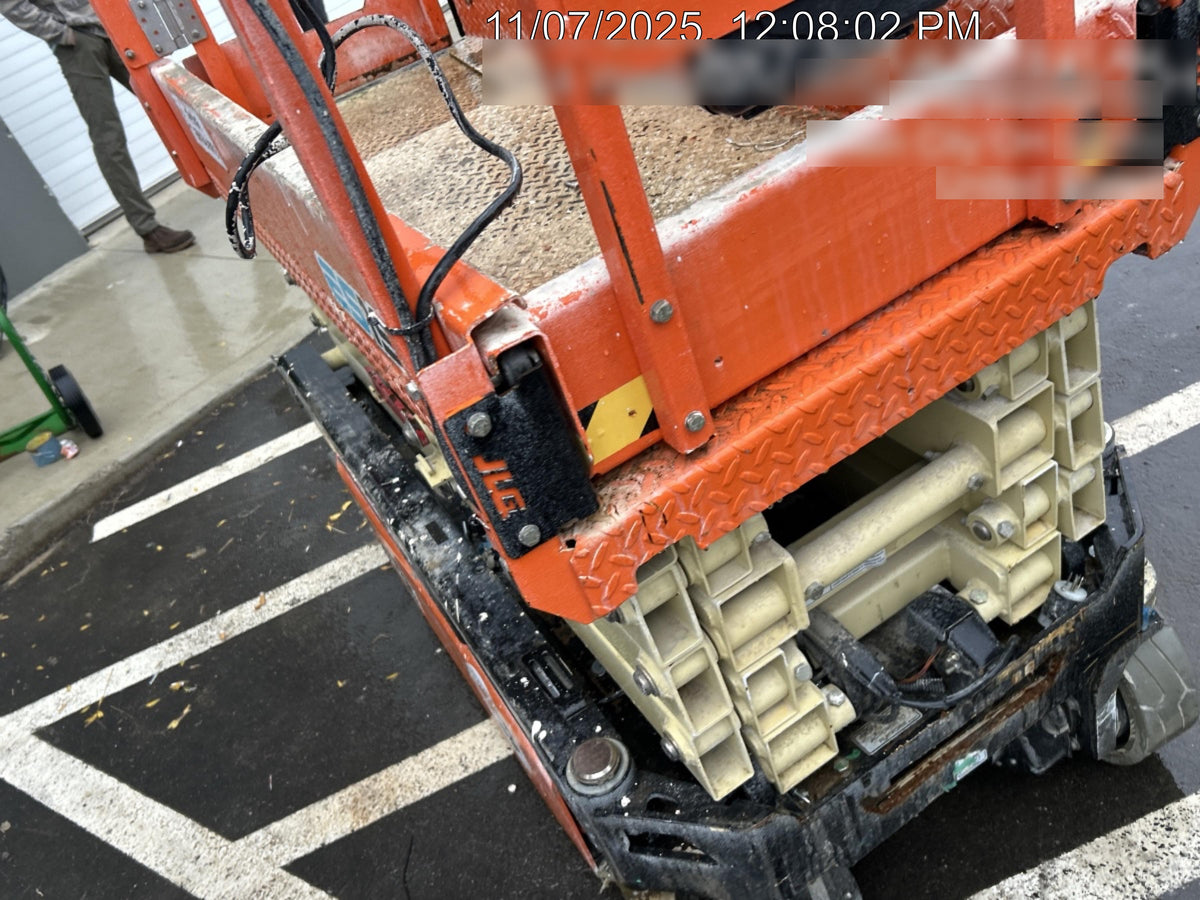 2021 JLG ES1932