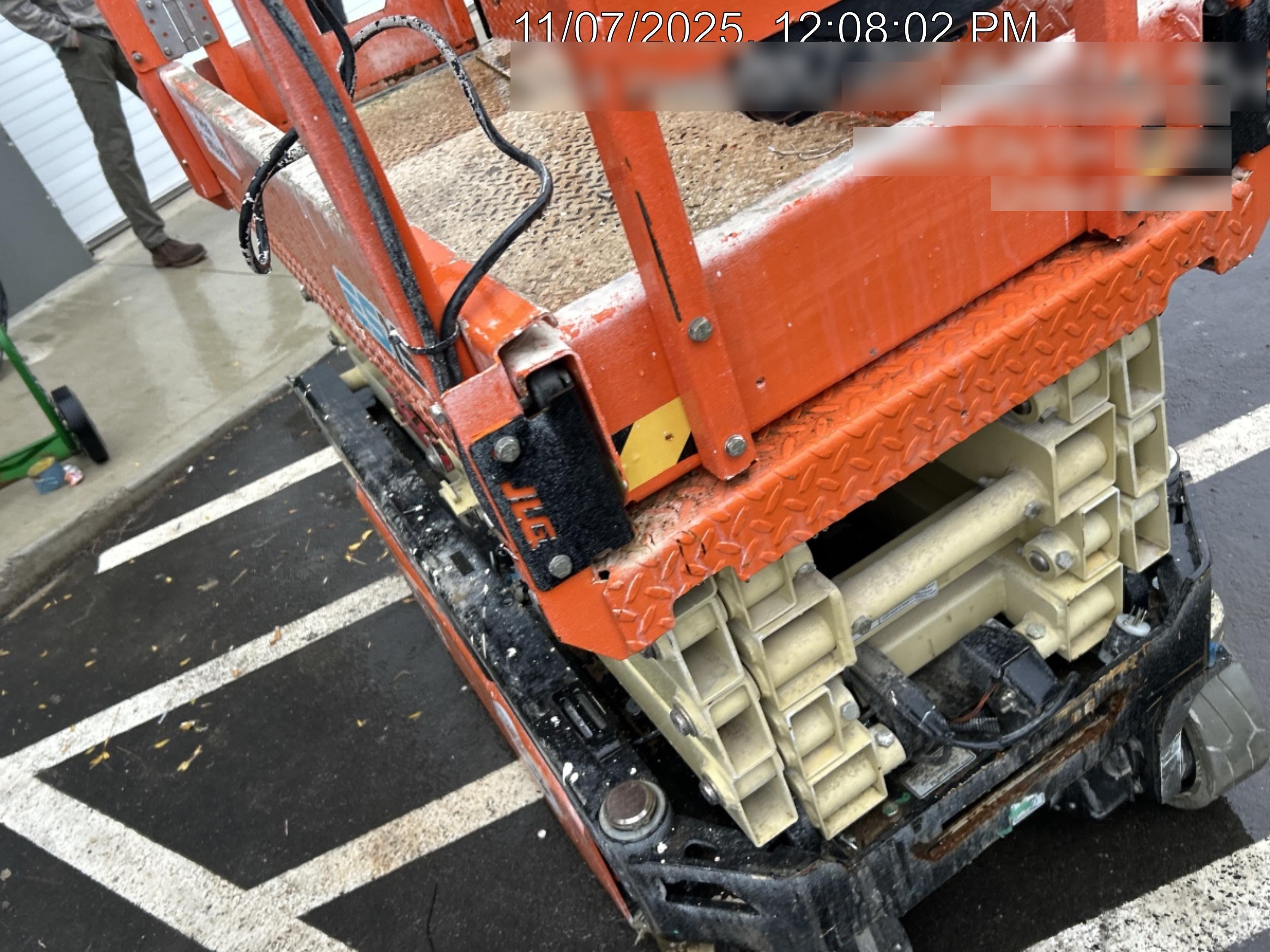 2021 JLG ES1932
