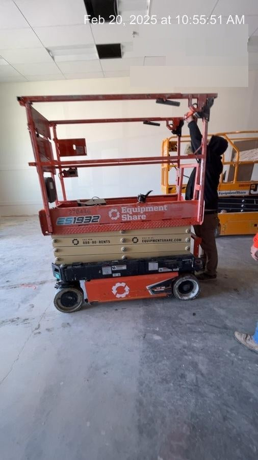 2022 JLG ES1932