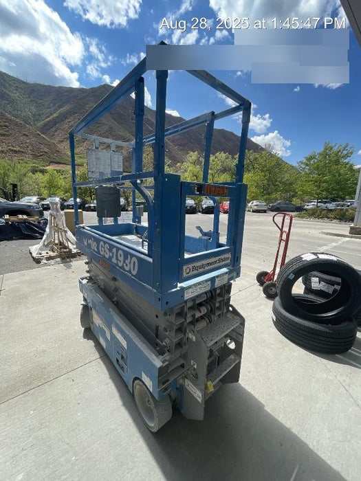 2020 Genie GS-1930 Solid Non Marking Tires, Beacon, Folding rails with half height swing gate, 800W Inverter
