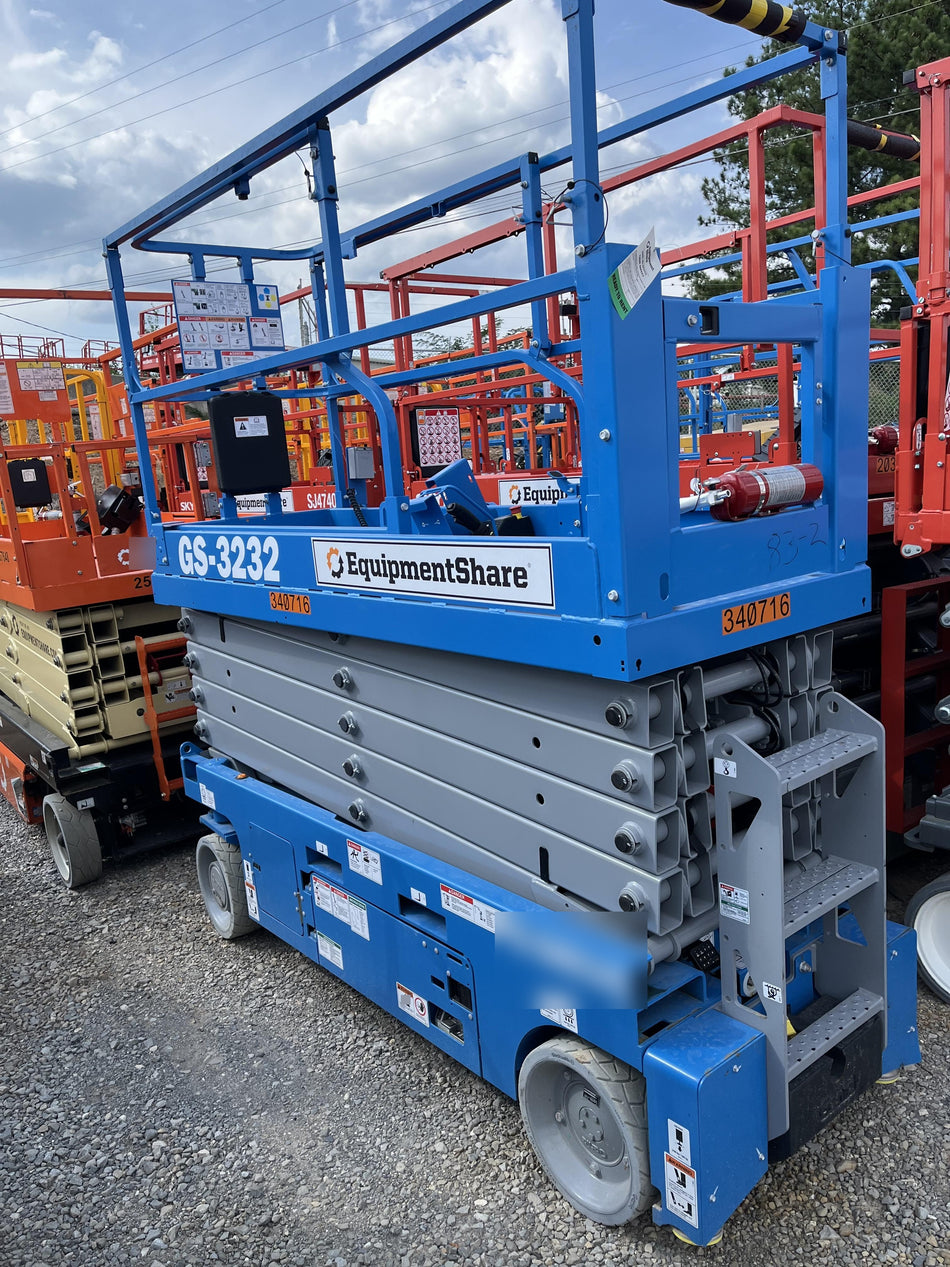 2023 GENIE GS-3232