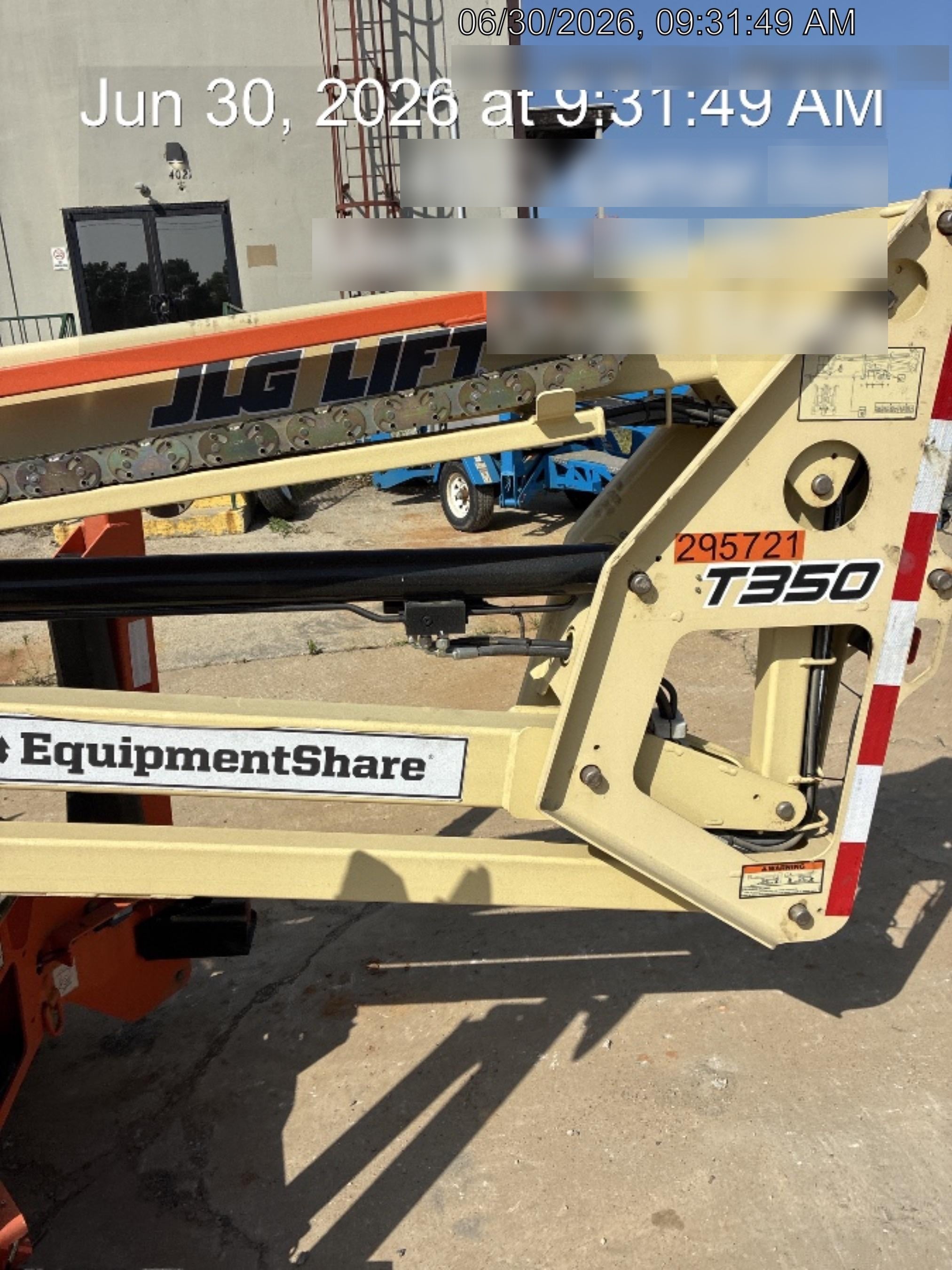 2023 JLG T350