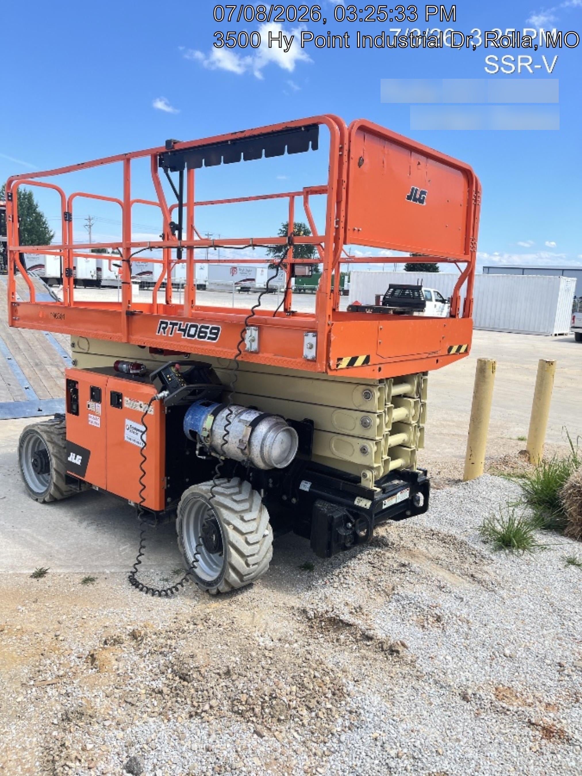 2021 JLG RT4069