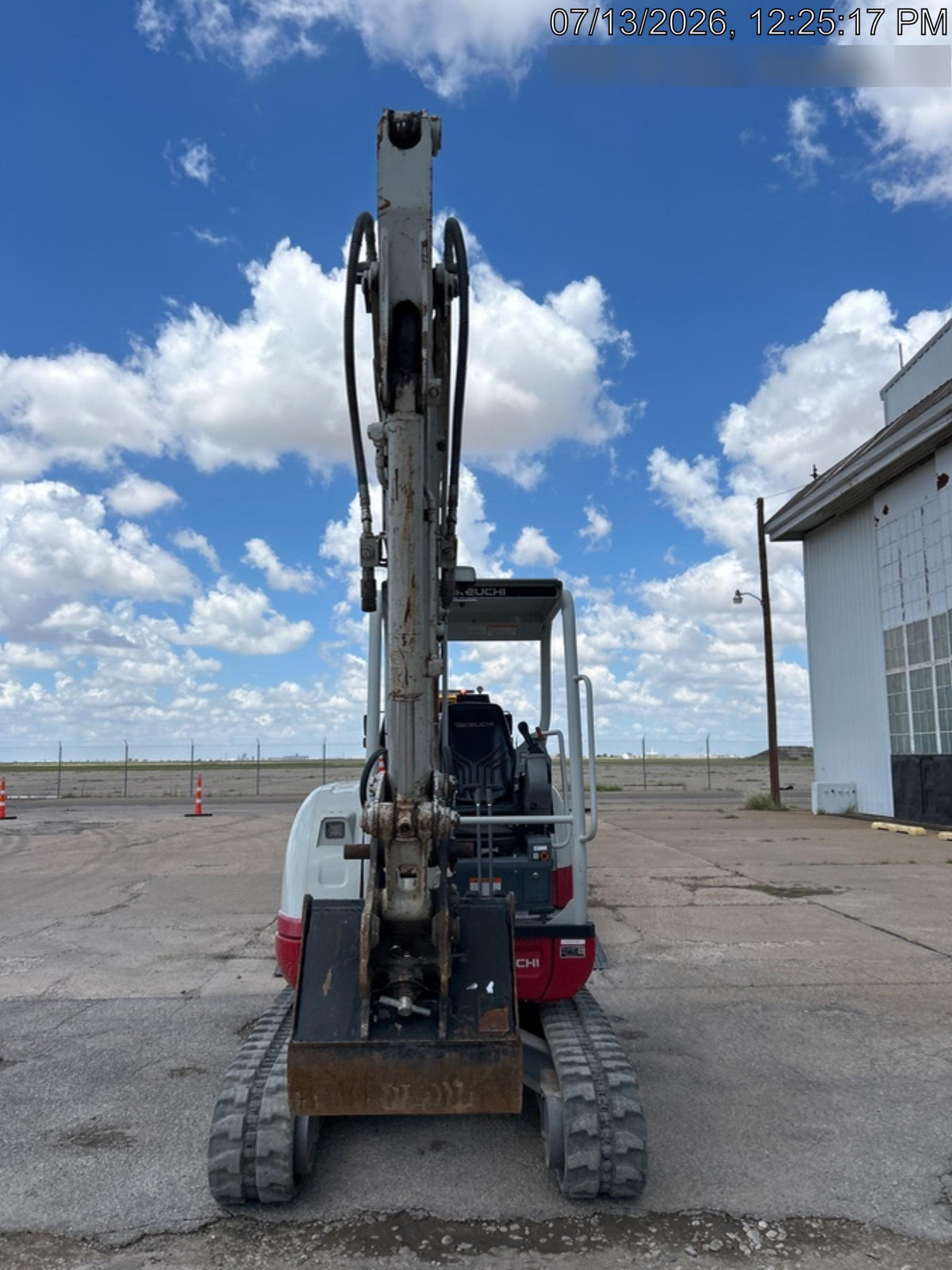2023 TAKEUCHI TB235-2R