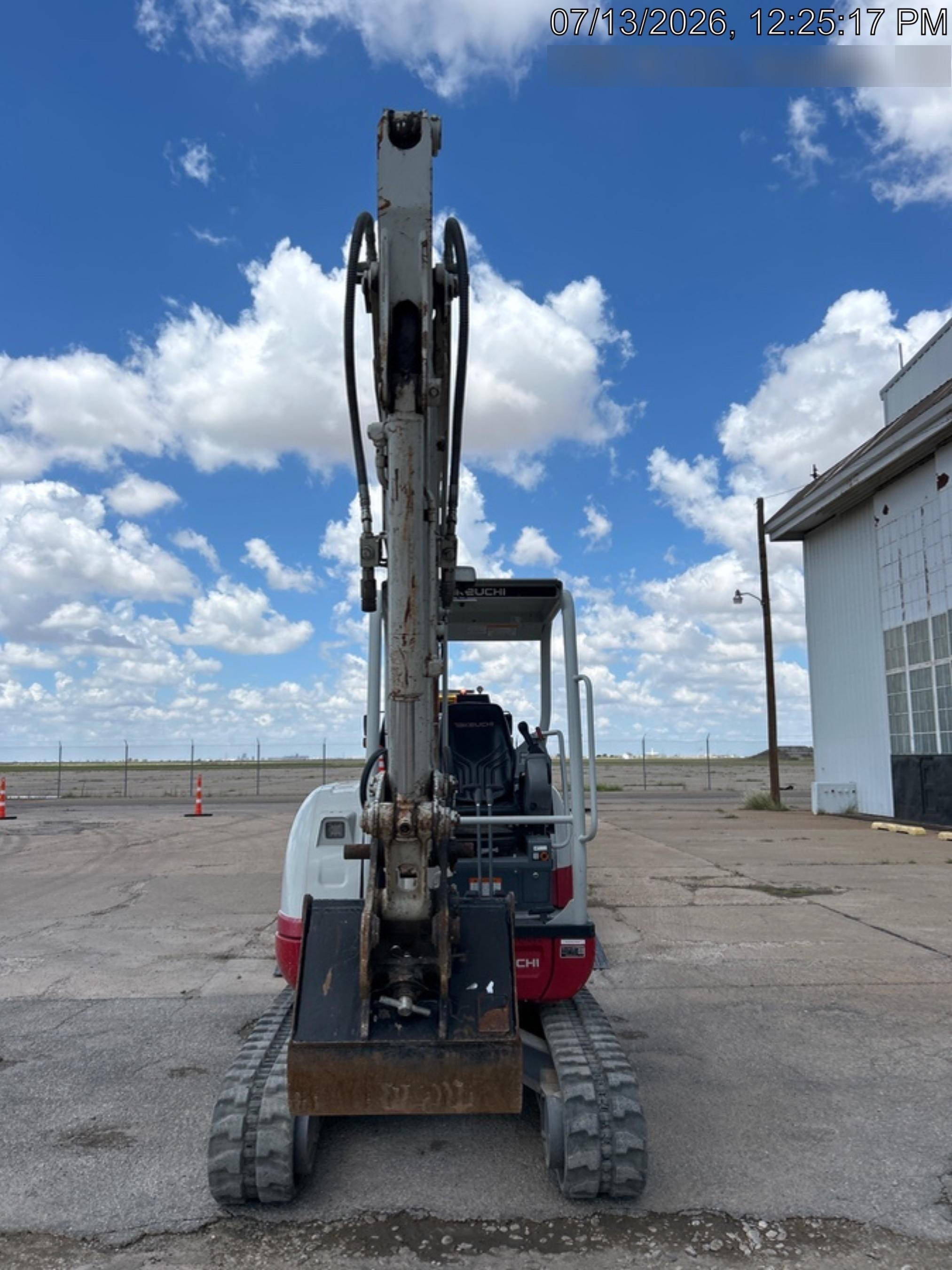 2023 TAKEUCHI TB235-2R