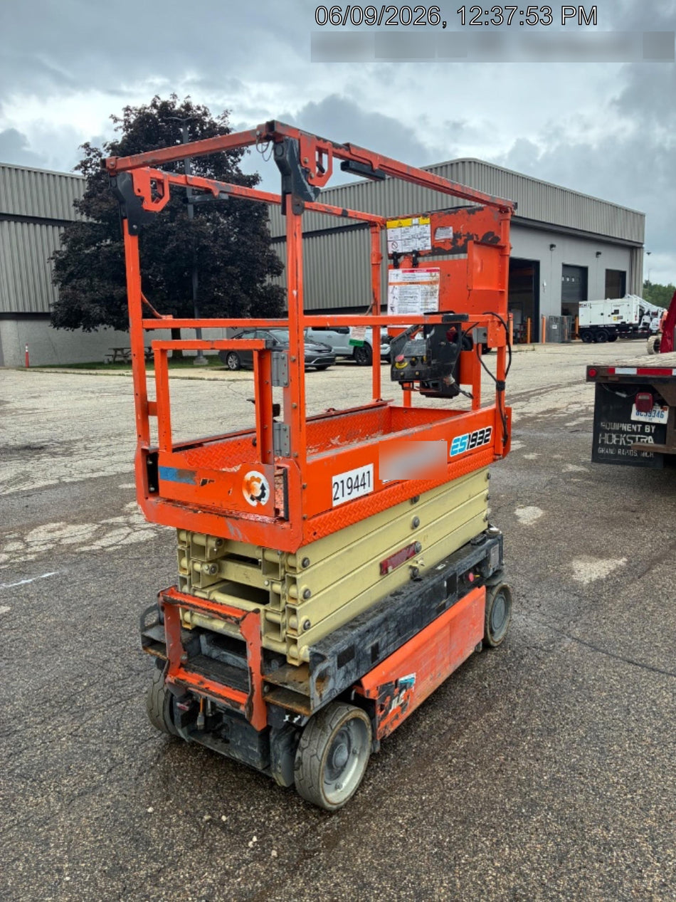 2022 JLG ES1932